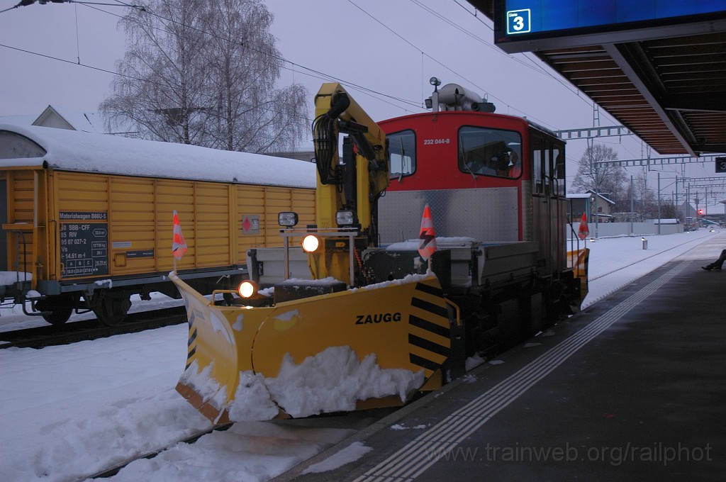 2284-0044-211211w.jpg - SBB-CFF Tm 232.044-8 / Hinwil 21.12.2011