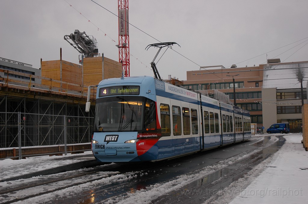 2285-0009-211211.jpg - VBZ Be 5/6 3028 «Tram Zürich West» / Bahnhof Altstetten Nord 21.12.2011
