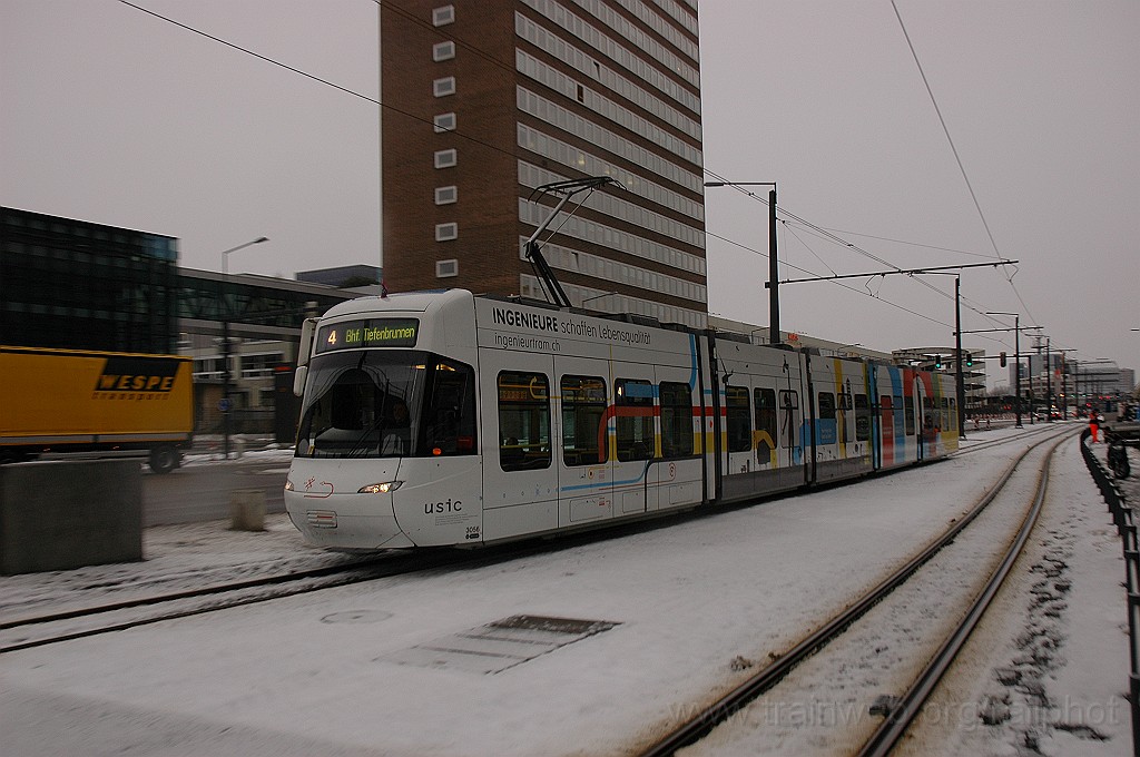 2285-0017-211211.jpg - VBZ Be 5/6 3056 «Ingenieurtram» / Toni-Areal 21.12.2011