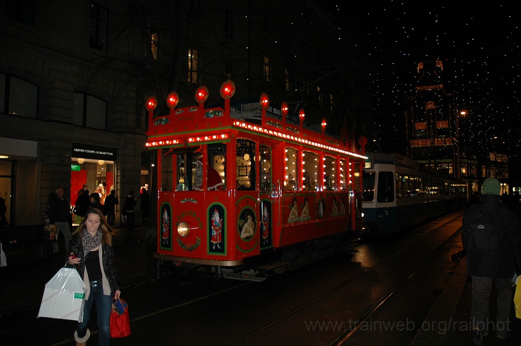 2285-0048-211211.jpg - VBZ Ce 2/2 1208 «Märlitram» + Be 4/6' 2009 «Triemli» / Rennweg Augustinergasse 21.12.2011