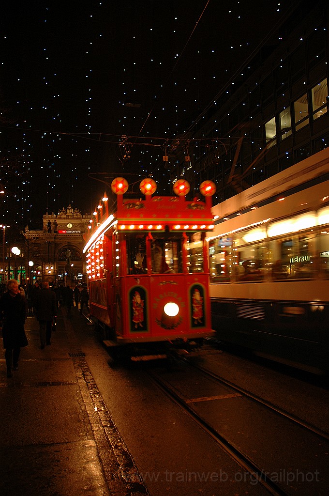 2287-0002-221211.jpg - VBZ Ce 2/2 1208 «Märlitram» / Bahnhofstrasse 21.12.2011