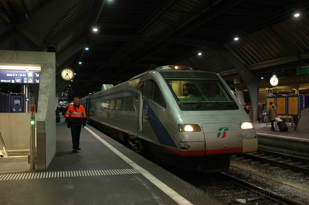 2287-0044-211211.jpg - FS ETR 470.001 / Zürich HB 21.12.2011