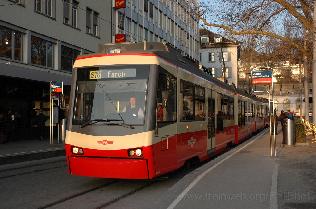 2298-0026-170112.jpg - FB Be 4/6 64 + 67 / Bahnhof Stadelhofen 17.1.2012