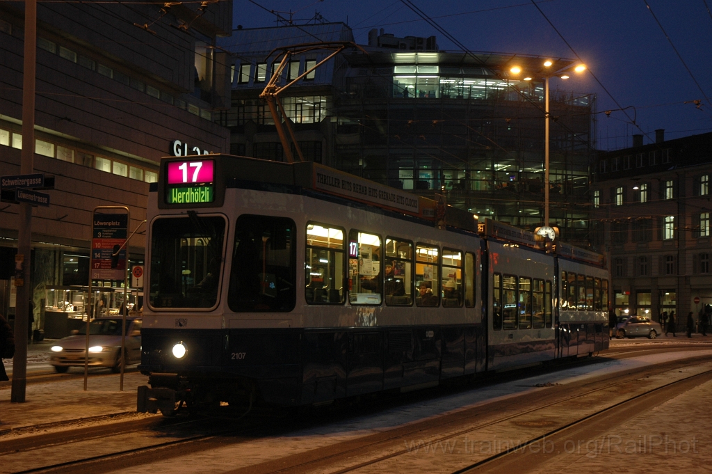 2304-0036-020212.jpg - VBZ Be 4/8 2107 / Löwenplatz 2.2.2012