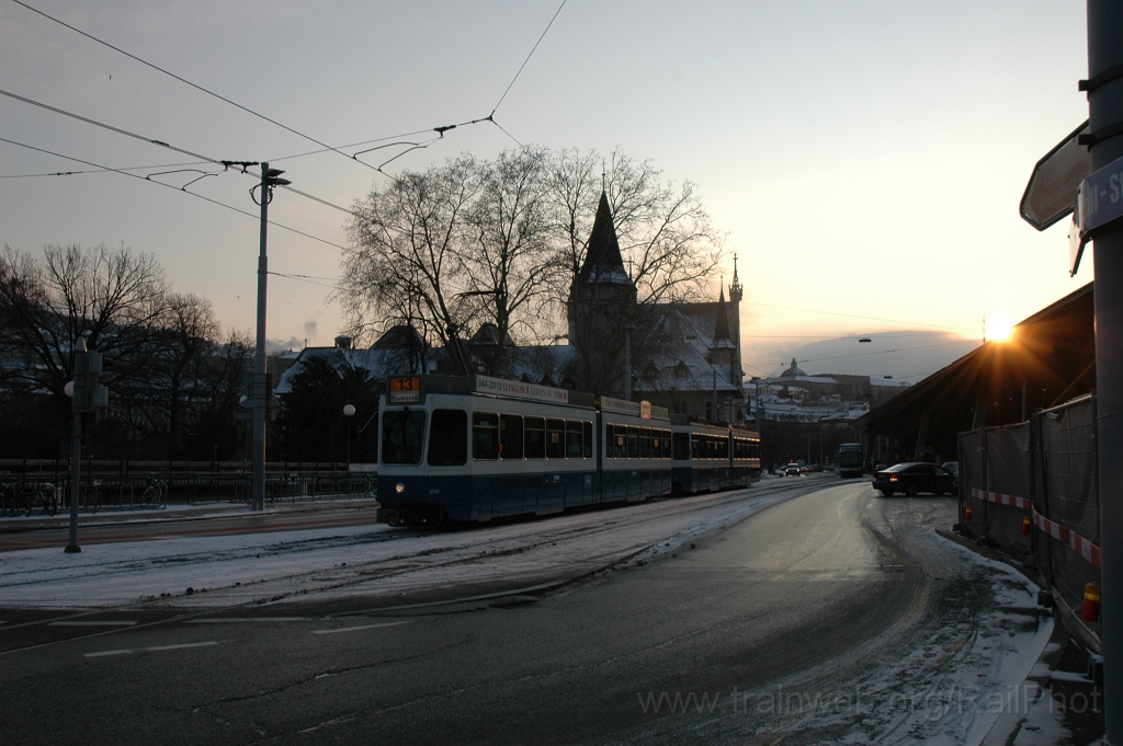 2305-0007-030212.jpg - VBZ Be 4/6'' 2058 + Be 4/6' 2310 / Museumstrasse 3.2.2012