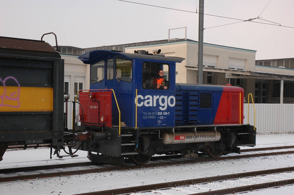 2307-0049-100212.jpg - SBB-CFF Tm 232.129-7 / Hinwil 10.2.2012