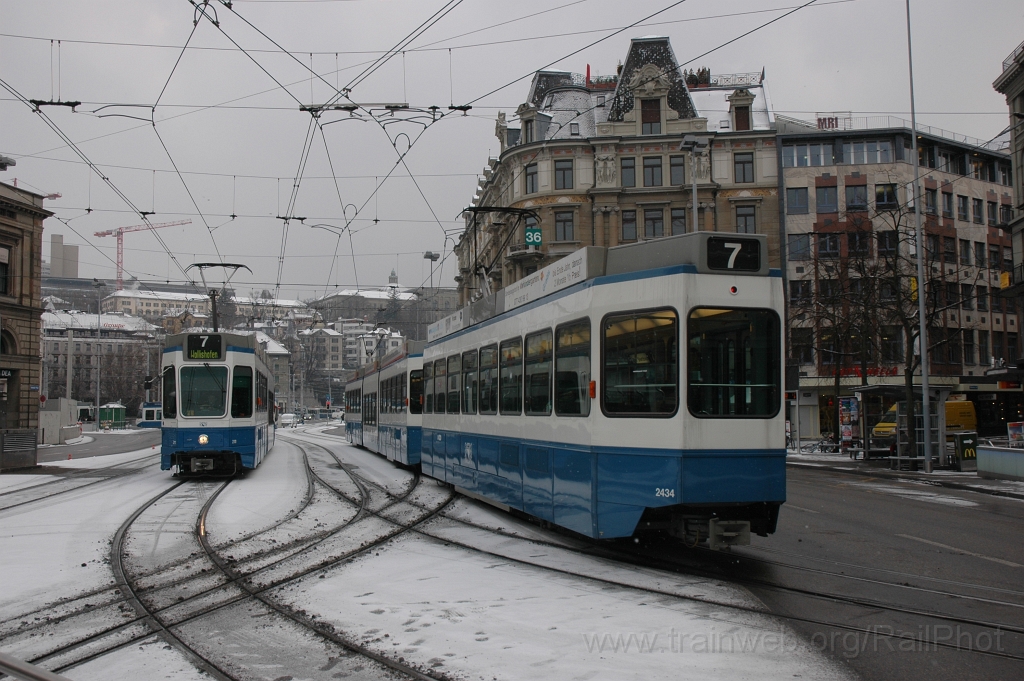 2309-0039-100212.jpg - VBZ Be 2/4 2434 + Be 4/8 2114 + Be 4/8 2111 / Bahnhofplatz 10.2.2012