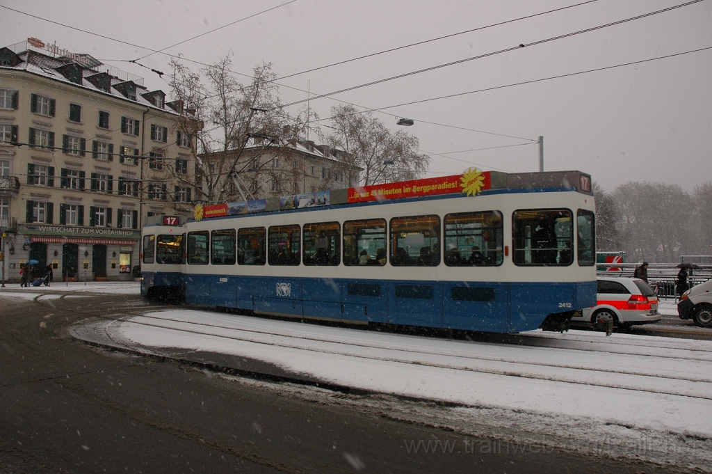 2313-0017-150212.jpg - VBZ Be 4/6'' 2069 + Be 2/4 2412 / Sihlquai 15.2.2012