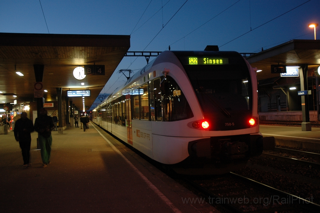 2316-0025-200212.jpg - Thurbo RABe 526.750-5 «Zürcher Weinland» + 526.747-1 «Elgg ZH» / Bülach 20.2.2012