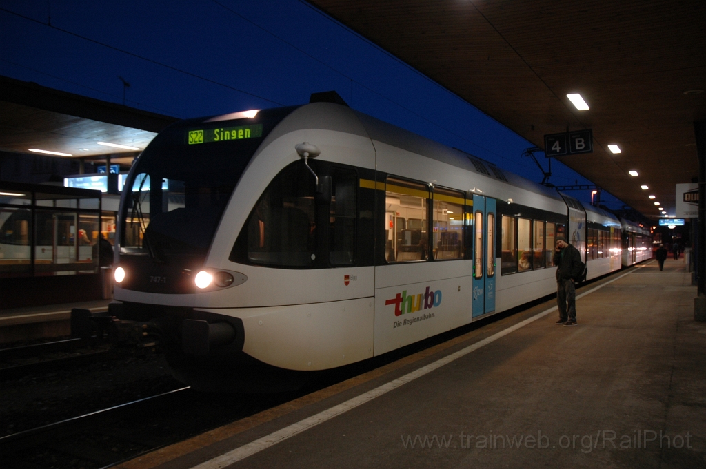 2316-0028-200212.jpg - Thurbo RABe 526.747-1 «Elgg ZH» + 526.750-5 «Zürcher Weinland» / Bülach 20.2.2012