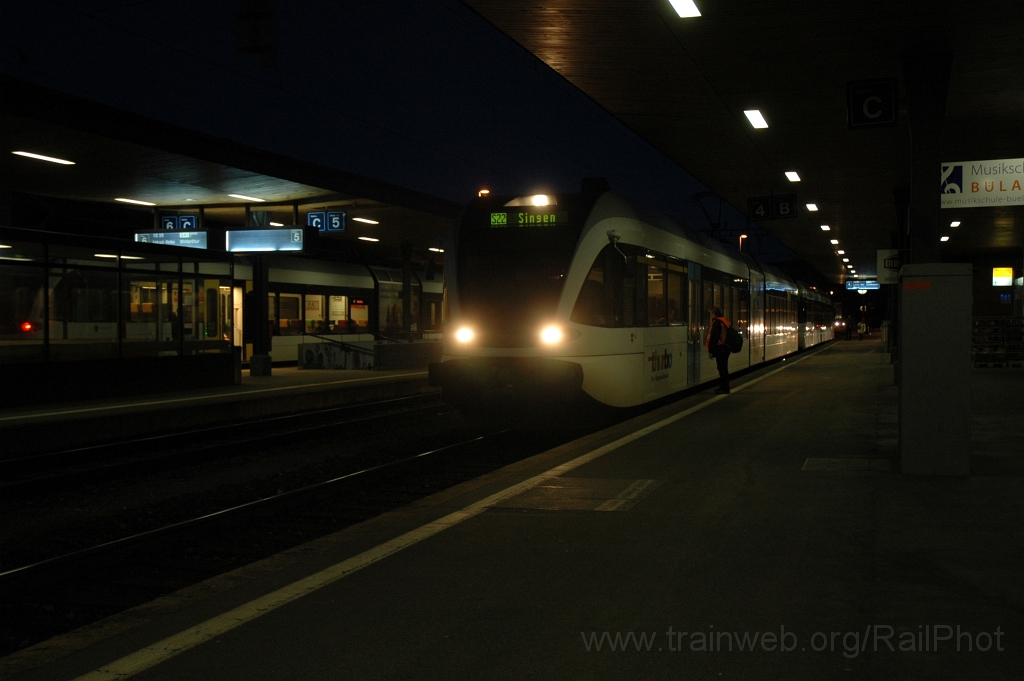 2316-0033-200212.jpg - Thurbo RABe 526.747-1 «Elgg ZH» + 526.750-5 «Zürcher Weinland» / Bülach 20.2.2012