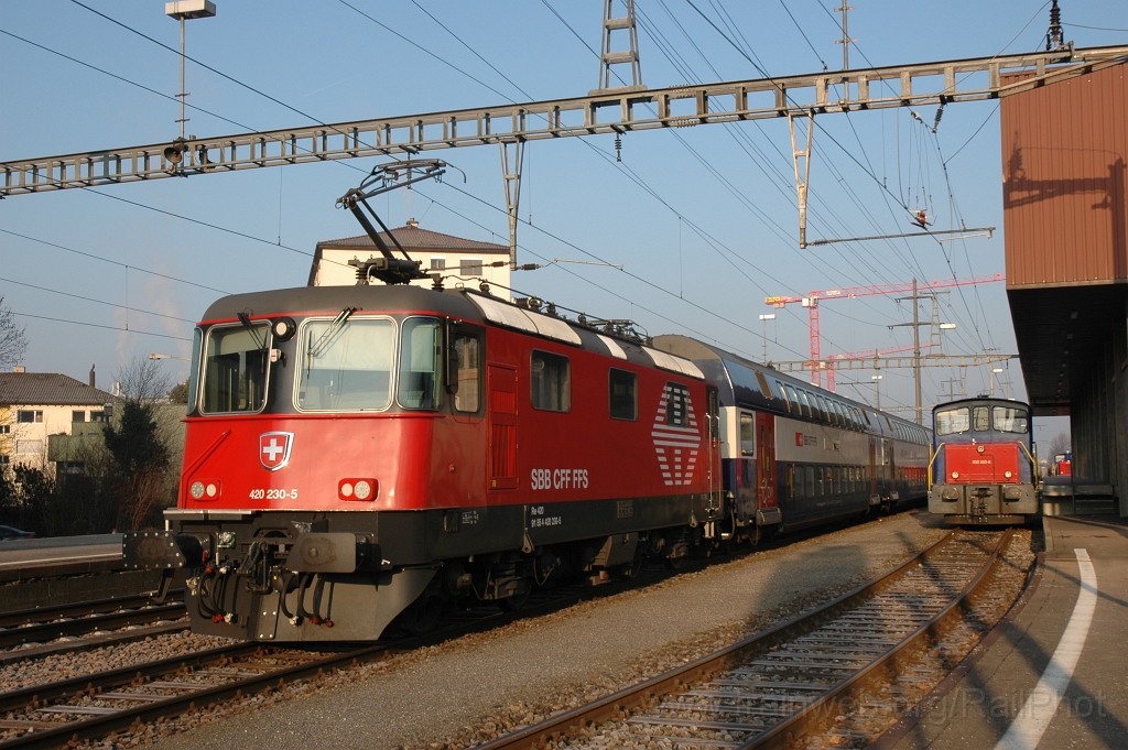 2318-0028-220212.jpg - SBB-CFF Re 420.230-5 + Tm 232.223-8 / Schwerzenbach ZH 22.2.2012