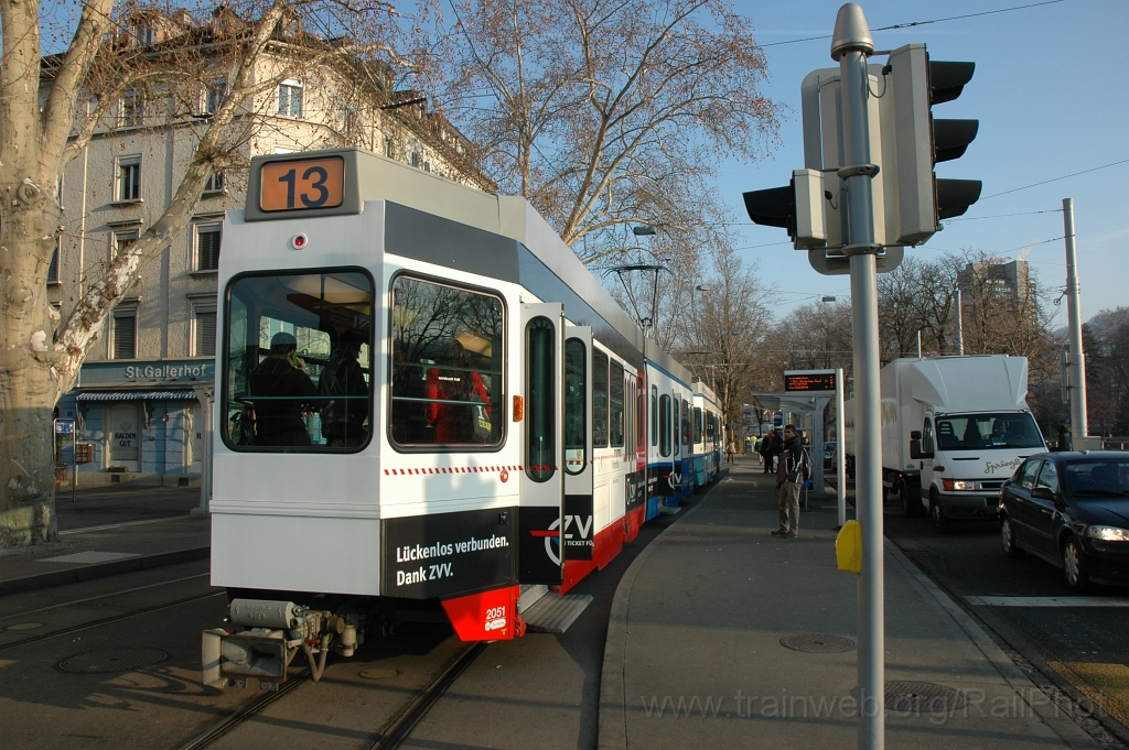 2323-0017-270212.jpg - VBZ Be 4/6'' 2051 «Lückenlos verbunden Dank ZVV» / Sihlquai 27.2.2012