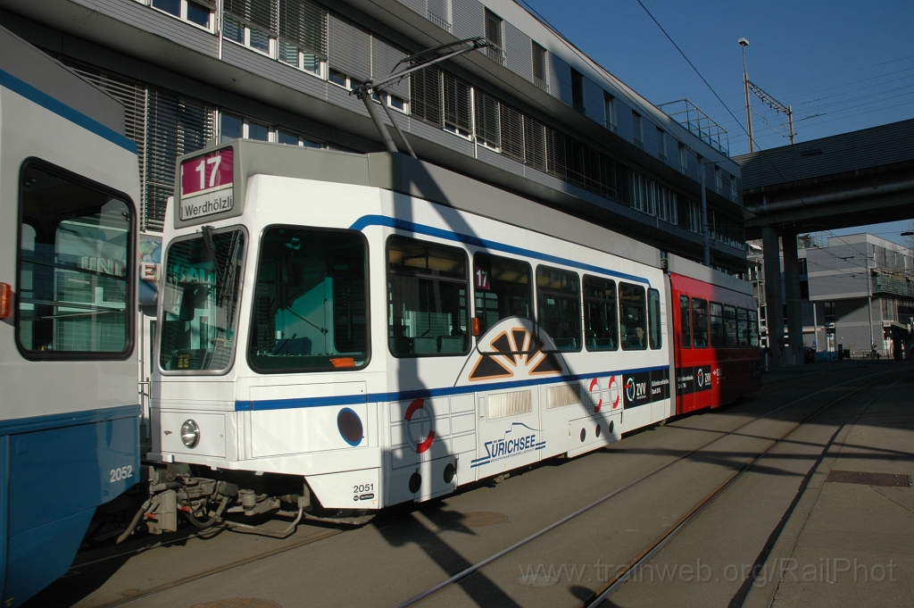 2326-0024-020312.jpg - VBZ Be 4/6'' 2051 «Lückenlos verbunden Dank ZVV» / Fischerweg 2.3.2012