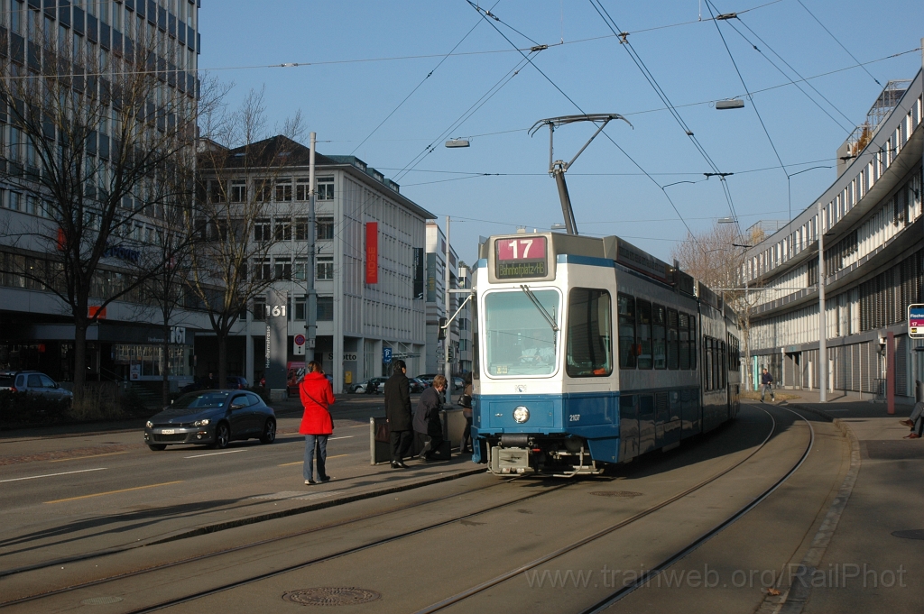 2334-0019-130312.jpg - VBZ Be 4/8 2107 / Fischerweg 13.3.2012