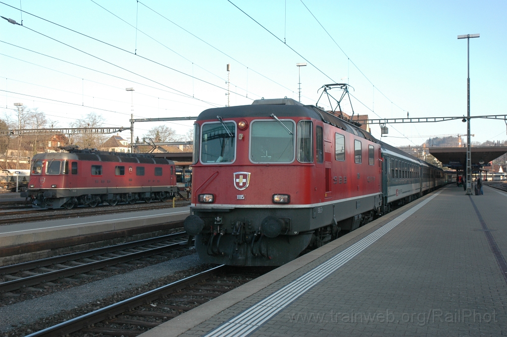 2334-0042-140312.jpg - SBB-CFF Re 4/4'' 11115 + Re 6/6 11635 «Muttenz» / Bülach 14.3.2012