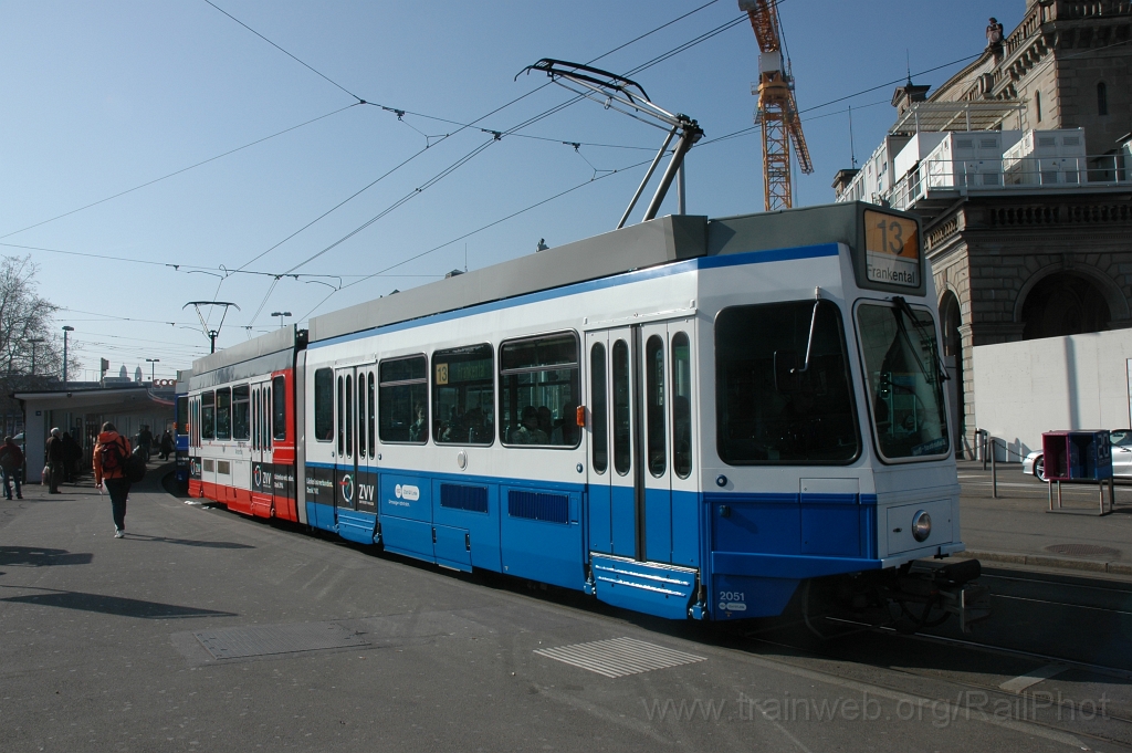 2343-0045-220312.jpg - VBZ Be 4/6'' 2051 + Be 4/6' 2315 «Lückenlos verbunden Dank ZVV» / Bahnhofquai 22.3.2012