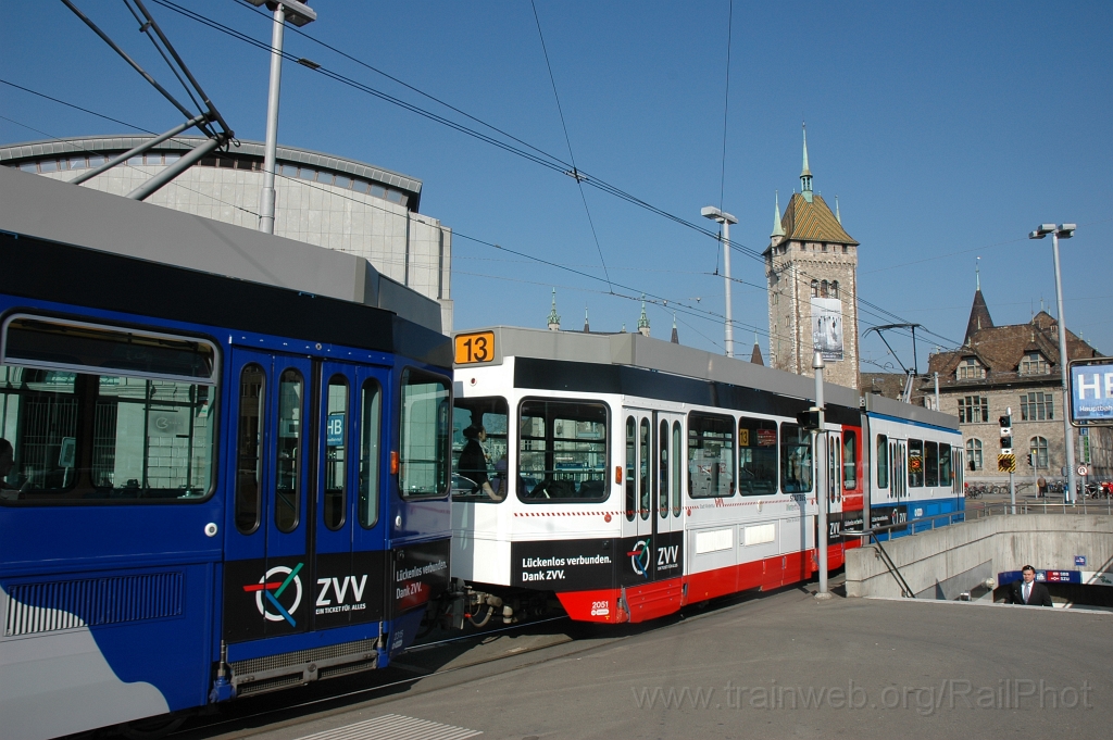 2343-0049-220312.jpg - VBZ Be 4/6'' 2051 + Be 4/6' 2315 «Lückenlos verbunden Dank ZVV» / Bahnhofquai 22.3.2012