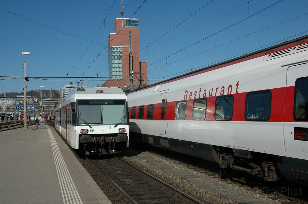 2355-0007-010412.jpg - Thurbo RABe 526.683-8 + ICN RABDe 500.036-9 «Minister Kern» / Winterthur 1.4.2012