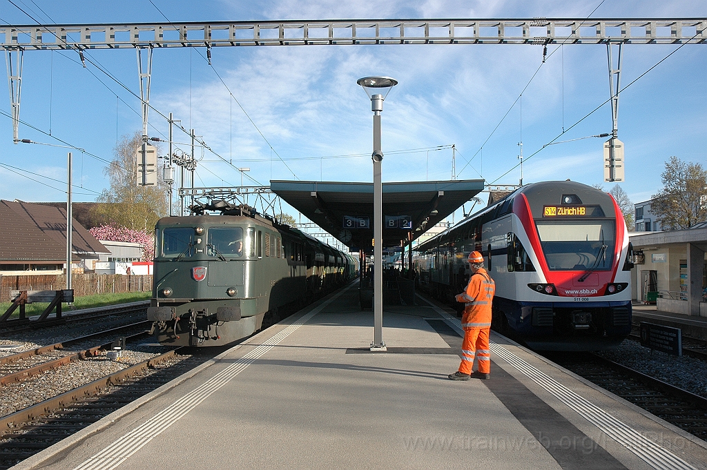2364-0017-250412.jpg - SBB-CFF Ae 6/6 11502 «Nyon» + RABe 511.008 / Hinwil 25.4.2012