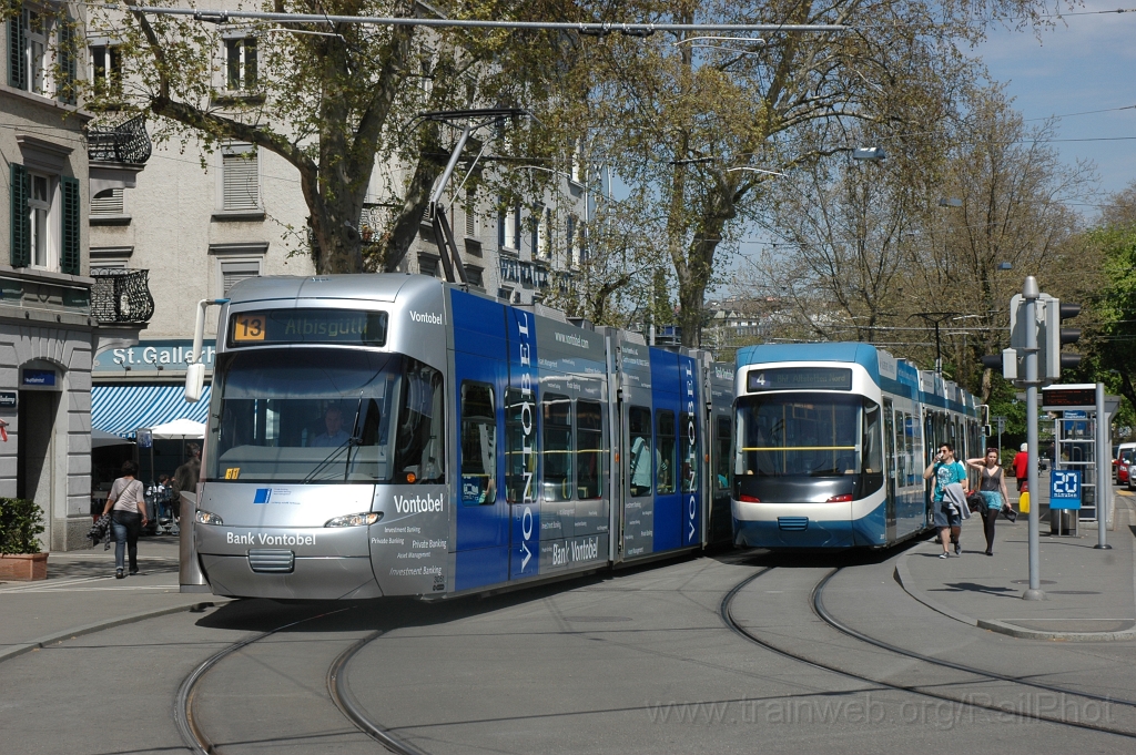 2366-0029-270412.jpg - VBZ Be 5/6 3017 + Be 5/6 3051 «Bank Vontobel» / Sihlquai 27.4.2012