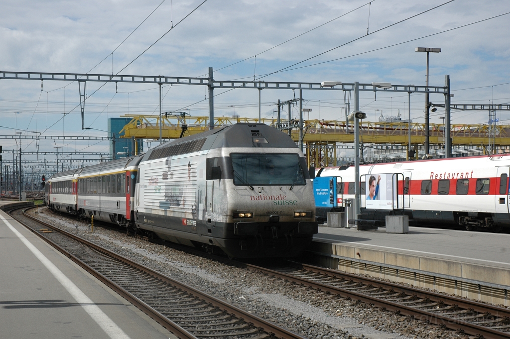 2377-0009-010512.jpg - SBB-CFF Re 460.003-7 «Milieu du monde» / Zürich HB 1.5.2012