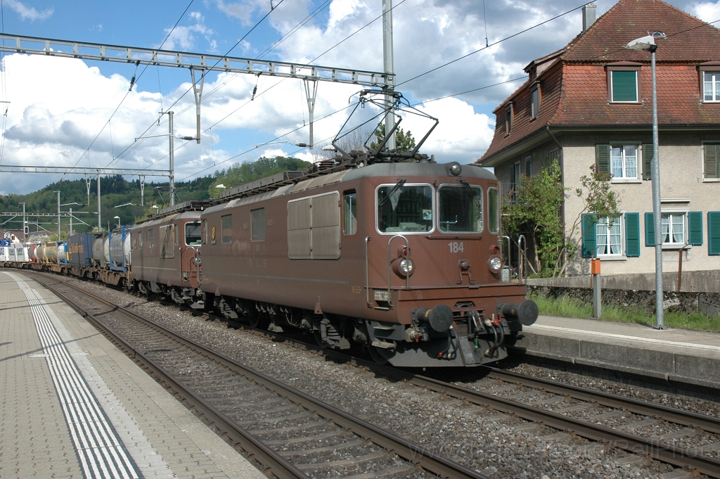 2382-0045-030512.jpg - BLS Re 4/4 184 «Krattigen» + 189 «Niedergesteln» / Wynigen 3.5.2012