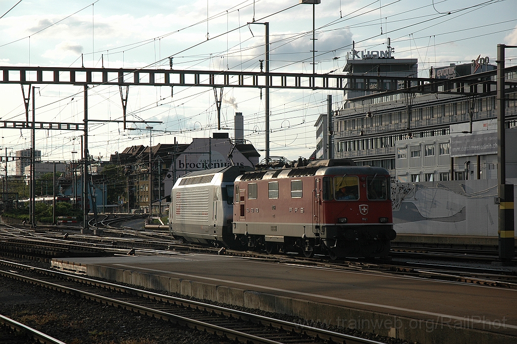 2387-0025-070512.jpg - SBB-CFF Re 4/4'' 11128 + Re 460.107-6 «Glärnisch» / Zürich HB 7.5.2012
