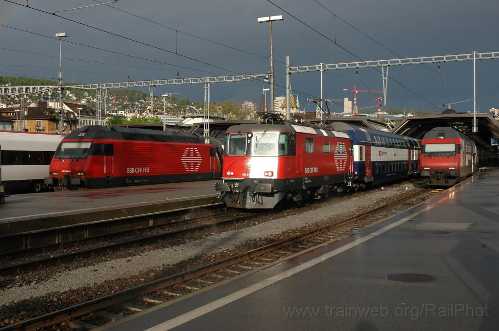 2389-0012-090512.jpg - SBB-CFF Re 460.038-3 «Hauenstein» + Re 420.216-4 + Bt 50 85 26-94 911-2