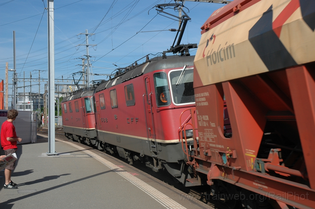 2395-0018-140512.jpg - SBB-CFF Re 4/4'' 11241 + 11258 / Zürich-Oerlikon 14.5.2012