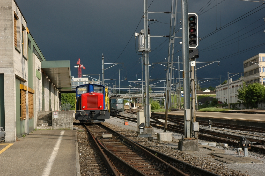 2398-0030-150512.jpg - SBB-CFF Tm 232.112-3 + Ae 6/6 11502 «Nyon» / Wetzikon 15.5.2012