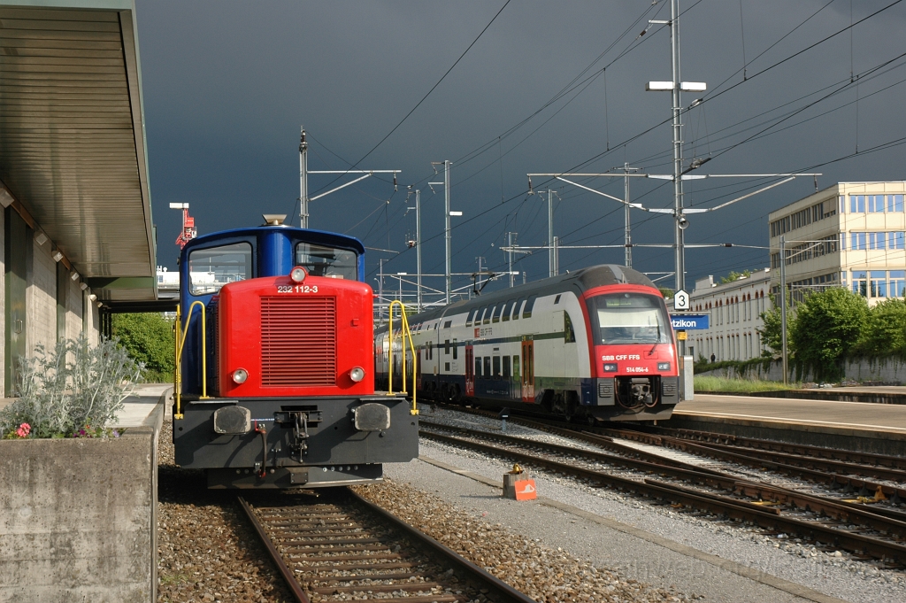 2398-0039-150512.jpg - SBB-CFF Tm 232.112-3 + RABe 514.054-6 / Wetzikon 15.5.2012