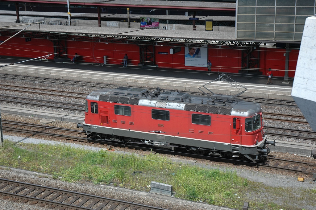 2405-0032-220512.jpg - SBB-CFF Re 4/4'' 11125 / Zürich-Hardbrücke 22.5.2012