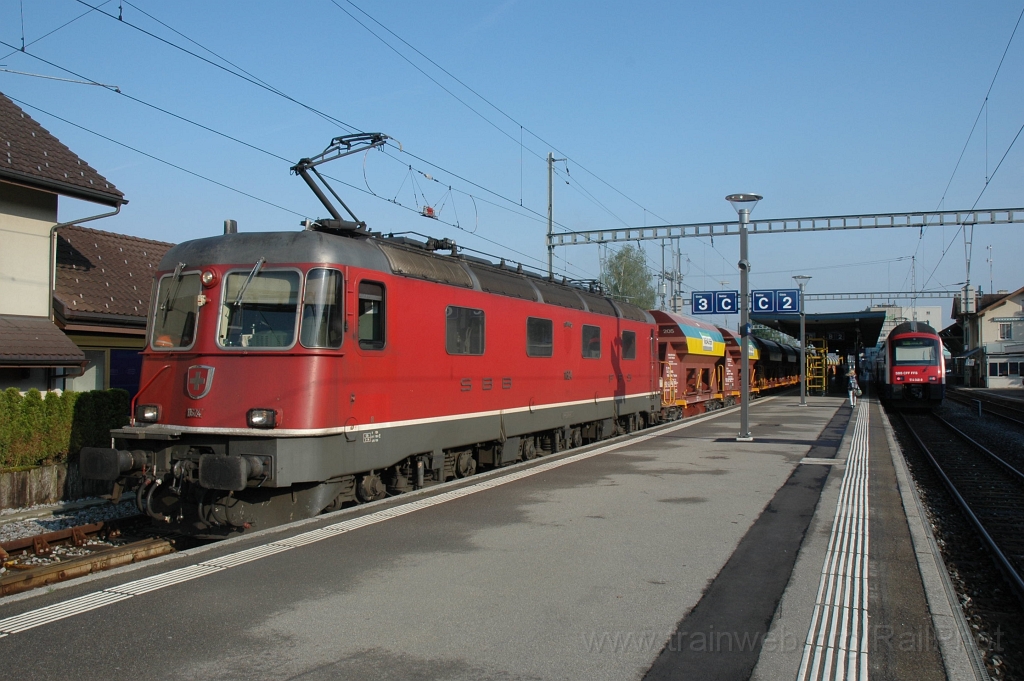 2406-0044-240512.jpg - SBB-CFF Re 6/6 11624 «Rothrist» + RABe 514.048-8 / Hinwil 24.5.2012