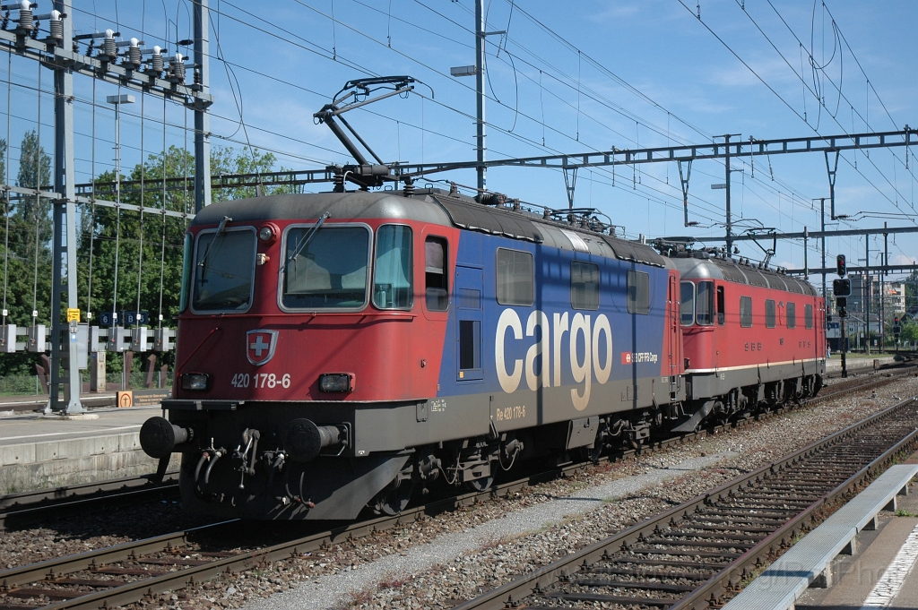 2409-0050-250512.jpg - SBB-CFF Re 420.178-6 + Re 6/6 11657 «Estavayer-le-Lac» / Dietikon 25.5.2012