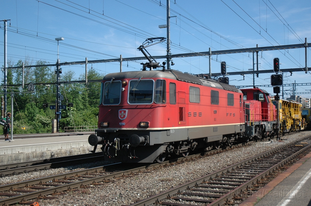 2410-0017-250512.jpg - SBB-CFF Re 4/4'' 11290 + Am 841.028-4 / Dietikon 25.5.2012