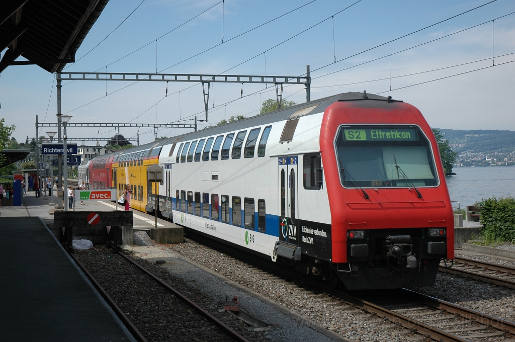 2413-0032-270512.jpg - SBB-CFF Bt 50 85 26-33 949-6 + AB 50 85 36-33 058-4 + B 50 85 26-33 050-3 + Re 450.060-9 «Glattfelden» / Richterswil 27.5.2012