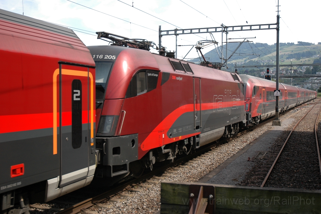 2414-0018-270512.jpg - ÖBB 1116.205-4 «Spirit of Europe» / Richterswil 27.5.2012