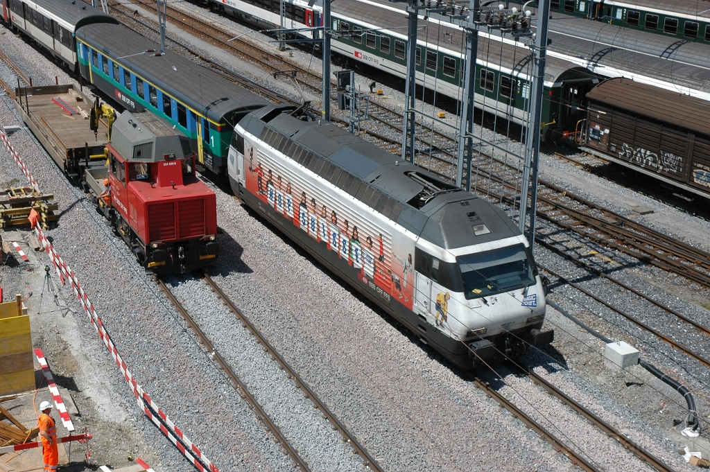 2438-0022-140612.jpg - SBB-CFF Tm 234.000-8 + Re 460.101-9 «Bözberg» / Zürich-Hardbrücke 14.6.2012