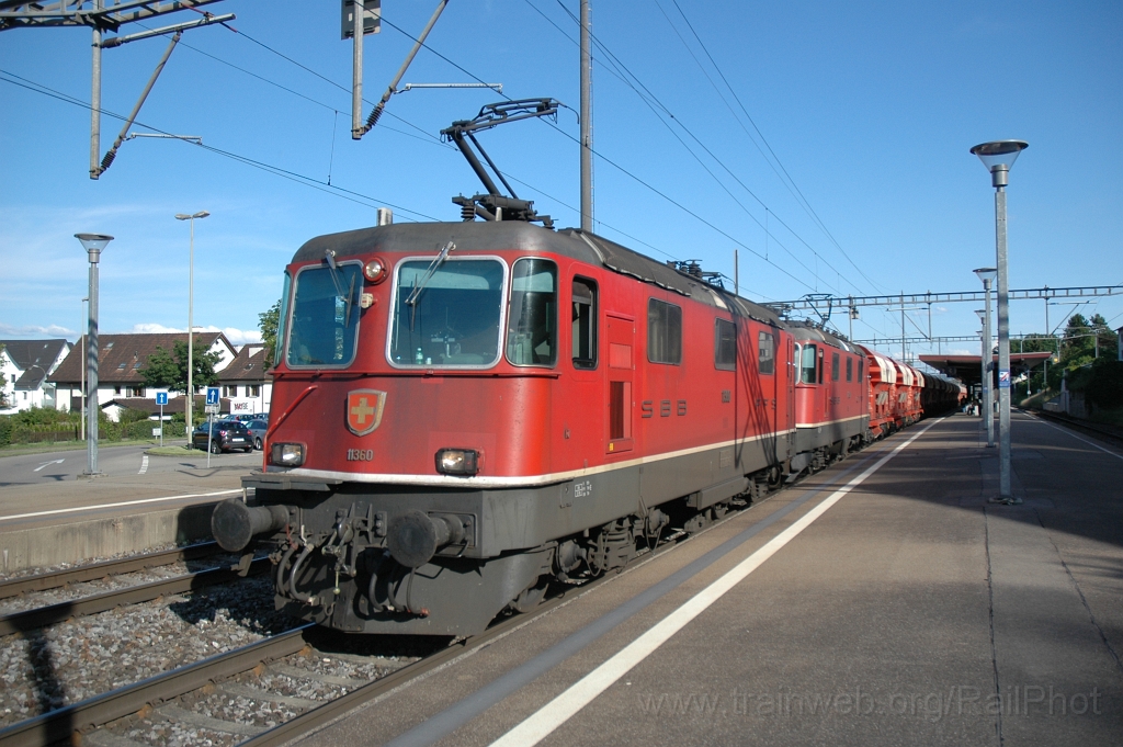 2438-0031-140612.jpg - SBB-CFF Re 4/4''' 11360 + Re 4/4'' 11238 / Oberglatt 14.6.2012