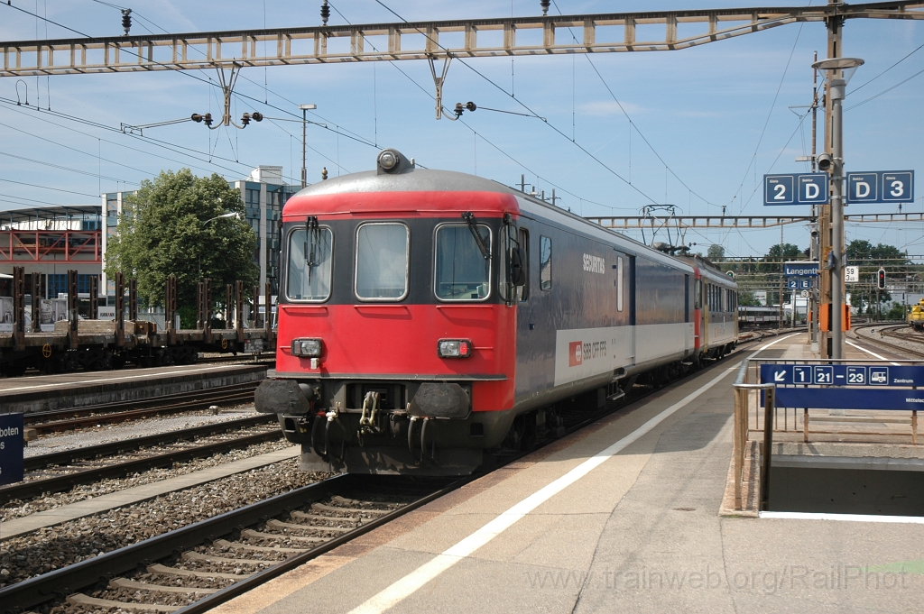 2441-0036-150612.jpg - SBB-CFF St 50 85 89-33 900-3 + RBe 540.021-3 / Langenthal 15.6.2012