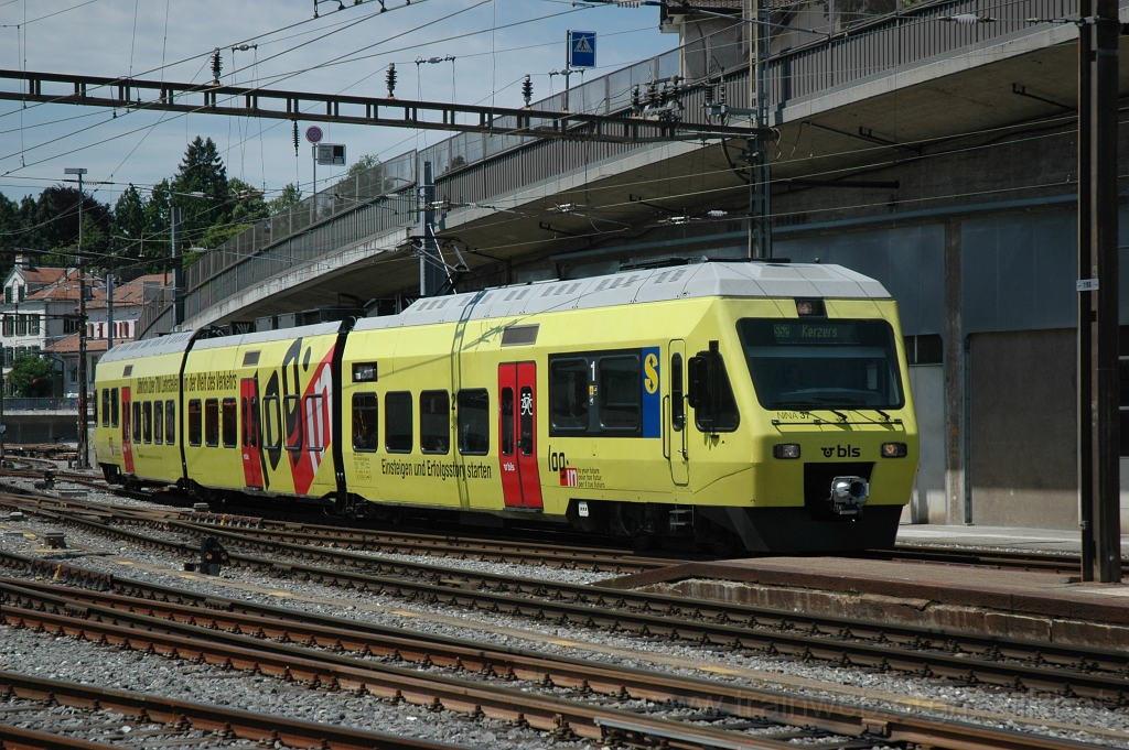 2443-0039-150612.jpg - BLS RABe 525.037-8 «Junior Station Langnau» / Bern 15.6.2012