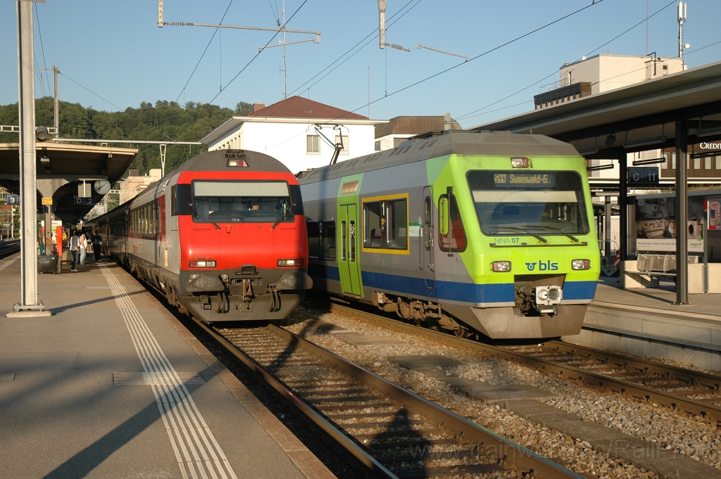 2444-0026-150612.jpg - BLS RABe 525.007-1 «Gäbelbach» + SBB-CFF Bt (IC) 50 85 28-94 946-6 / Burgdorf 15.6.2012