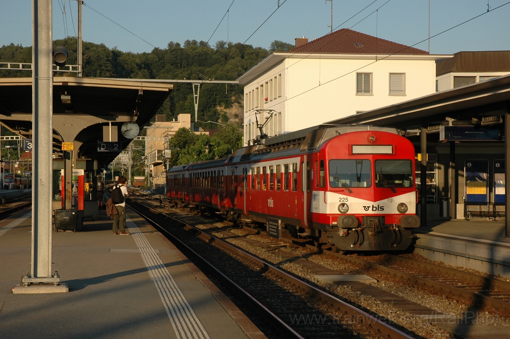 2445-0027-150612.jpg - BLS RBDe 566.225-9 «Konolfingen» / Burgdorf 15.6.2012
