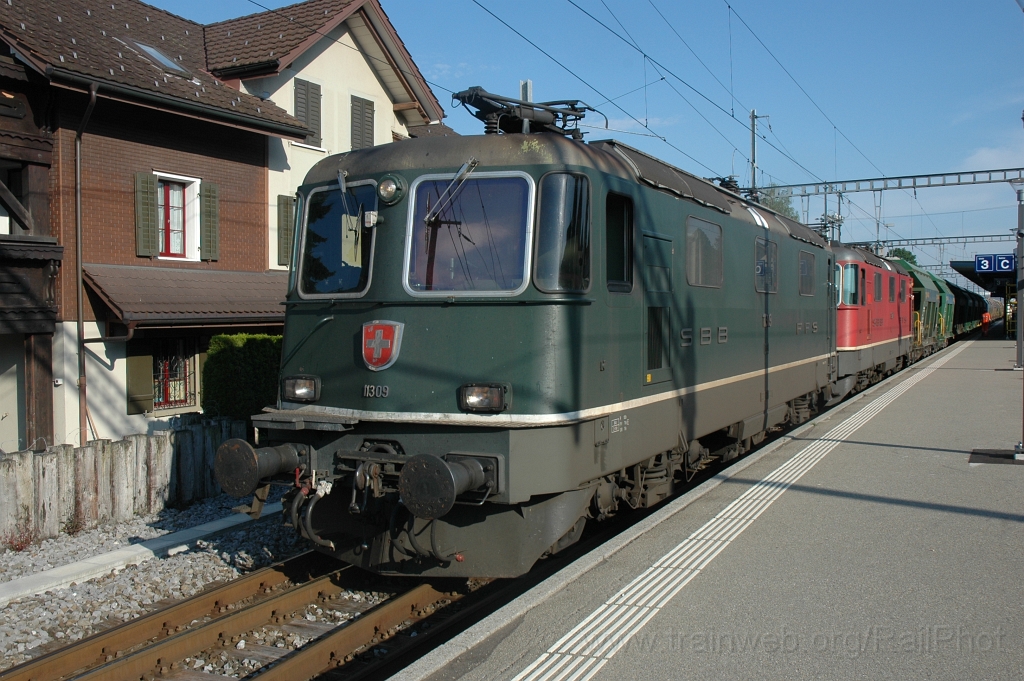 2456-0026-190612.jpg - SBB-CFF Re 4/4'' 11309 + 11327 / Hinwil 19.6.2012