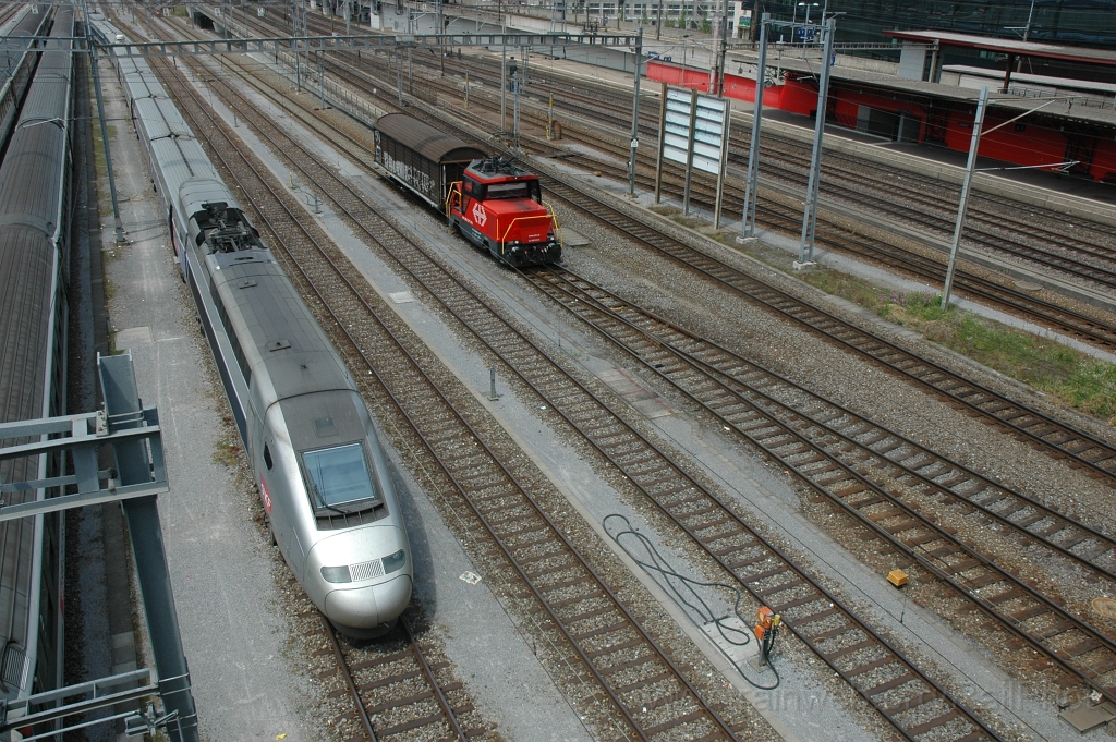 2458-0021-190612.jpg - SNCF TGV 384.026 + SBB-CFF Ee 922.003-9 / Zürich-Hardbrücke 19.6.2012