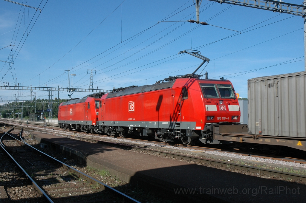 2462-0005-230612.jpg - DBAG 185.102-1 + 110-4 / Hüntwangen-Wil 23.6.2012