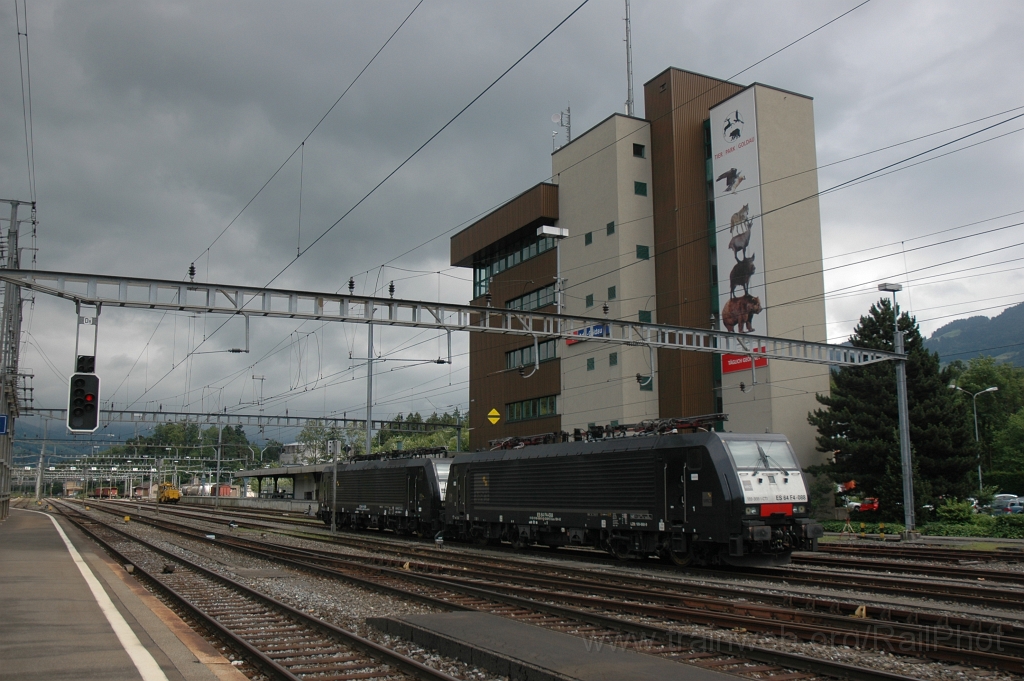 2477-0028-030712.jpg - MRCE ES 64 F4-088 + 090 / Arth-Goldau 3.7.2012