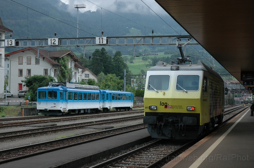 2480-0017-030712.jpg - SOB Re 446.017-6 «Login» + RB BDeh 2/4 14 + Bt 24 / Arth-Goldau 3.7.2012