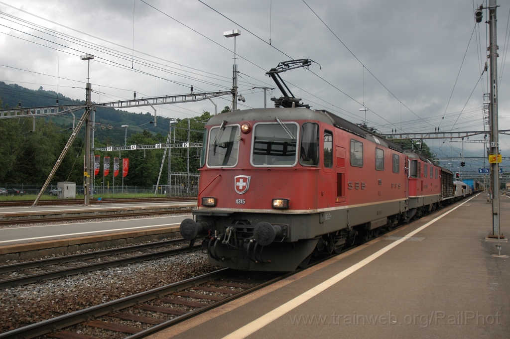 2481-0026-030712.jpg - SBB-CFF Re 4/4'' 11315 + Re 4/4'' 11313 / Arth-Goldau 3.7.2012